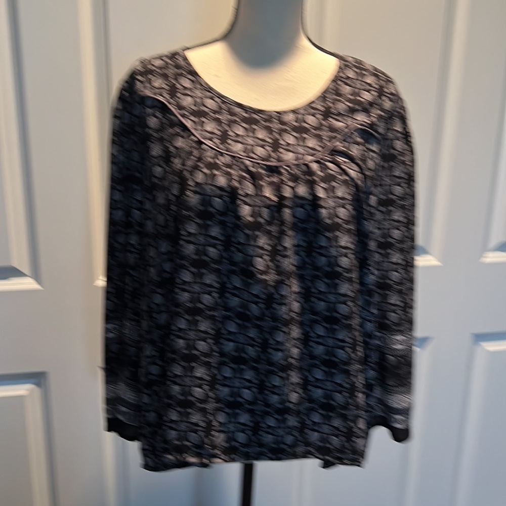 Cute Black and white blouse XL
